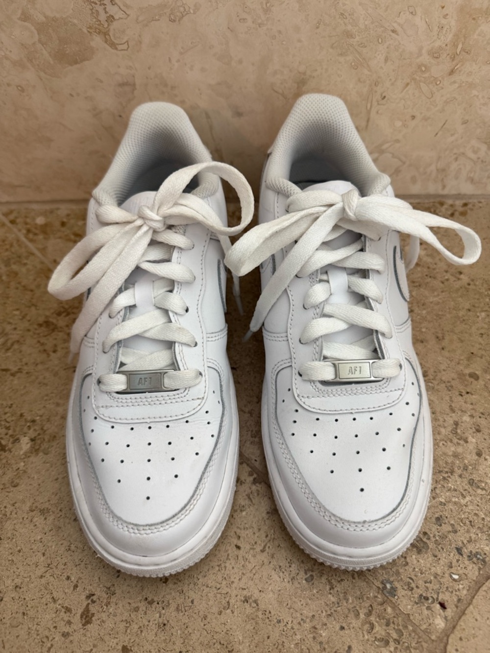 Nike Air Force 1 LE